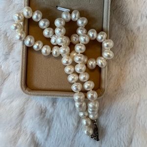 Elegant 18” fresh water pearl necklace New With Box